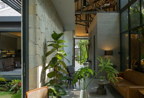 Cải tạo nhà 30 năm tuổi thành không gian như resort nhiệt đới