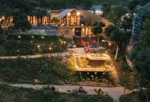 Chiều con gái, vợ chồng Hà Nội chi 8 tỷ xây nhà gỗ trên diện tích 7.200m2