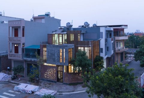 Kai House - Ngôi nhà phố 72m2 ở Hải Dương ghi điểm với nét đẹp thô mộc hòa quyện từ gạch trần, lam gỗ và cây xanh