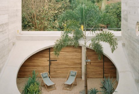 Ngôi nhà ẩn sau bể bơi, sân vườn ở Mexico