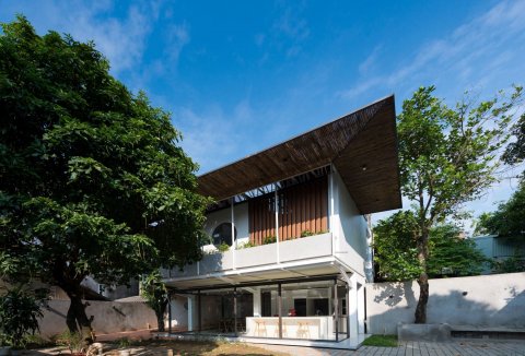 Ngôi nhà đương đại giao hòa với thiên nhiên