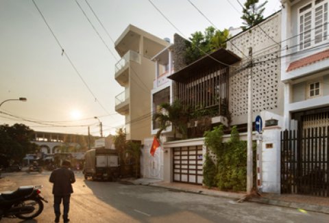 Nhà 280m² của vợ chồng trẻ ở Nha Trang nổi bật trên báo ngoại