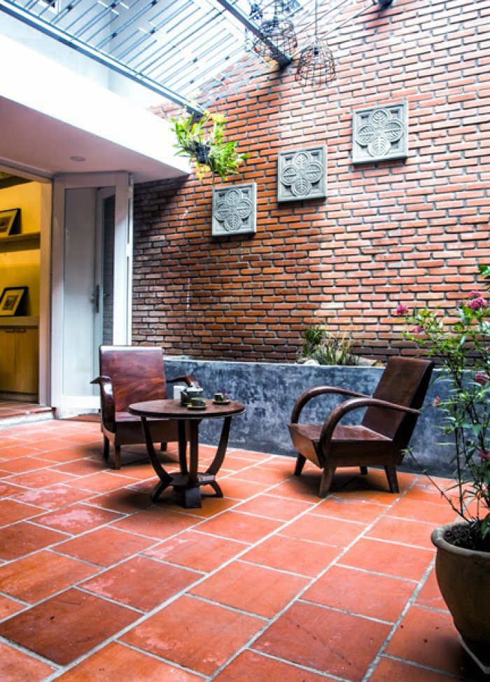 Bất ngời khi Gia chủ Sài Gòn bỏ nửa nhà làm sân