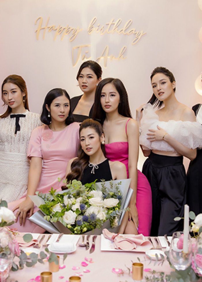 Biệt thự ven sông của vợ chồng Tú Anh