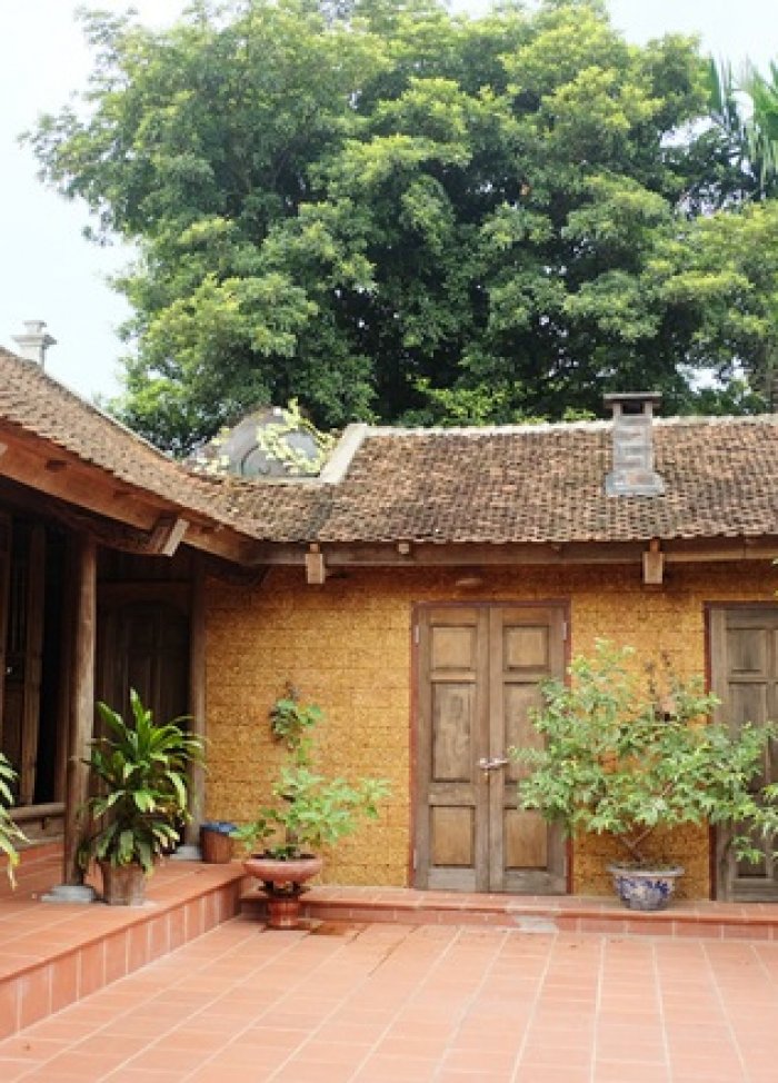 Cận cảnh căn nhà đá ong độc nhất Hà Nội, trong nhà toàn đồ cổ quý hiếm