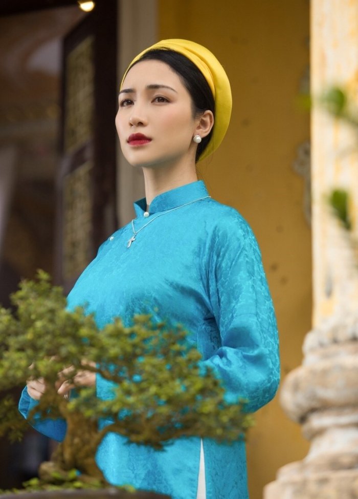 Căn hộ tông xanh vintage 50 m2 của Hòa Minzy