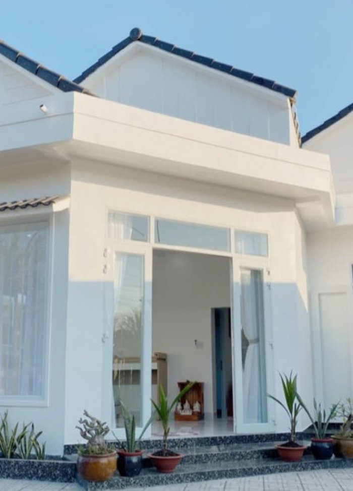 Cô gái 25 tuổi tiết kiệm tiền xây nhà khang trang cho bố mẹ, chỉ hết 600 triệu