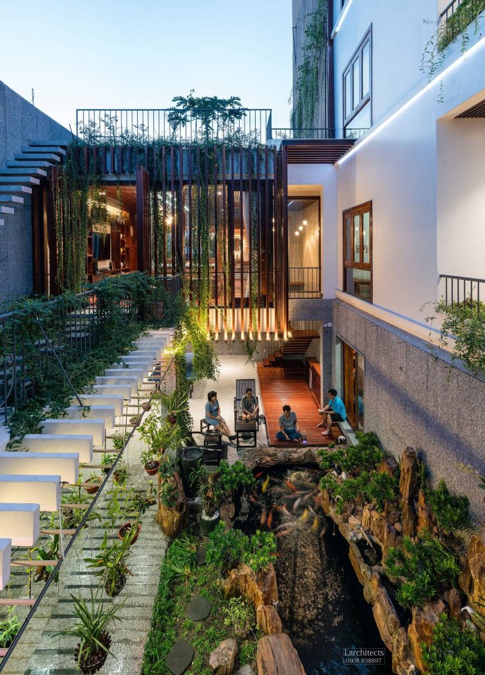 Gia chủ Nha Trang cải tạo hẳn 2 căn nhà để thỏa mãn thú vui điền viên, nuôi cá ngay giữa lòng thành phố