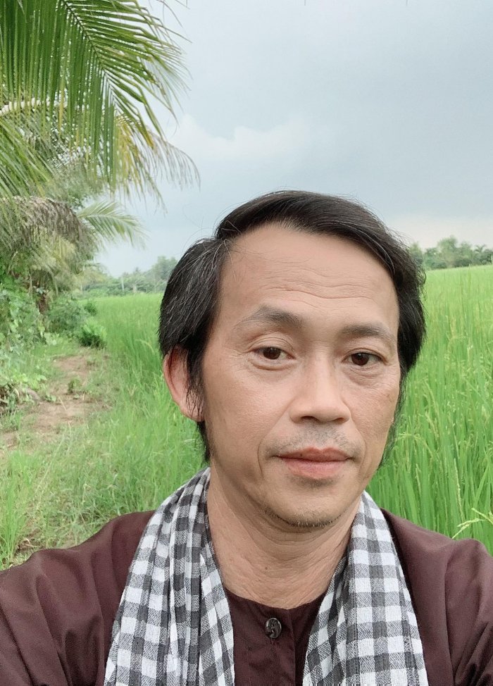 Hoài Linh lần đầu khoe căn phòng nhỏ chứa toàn đồ tiền tỷ, trầm hương