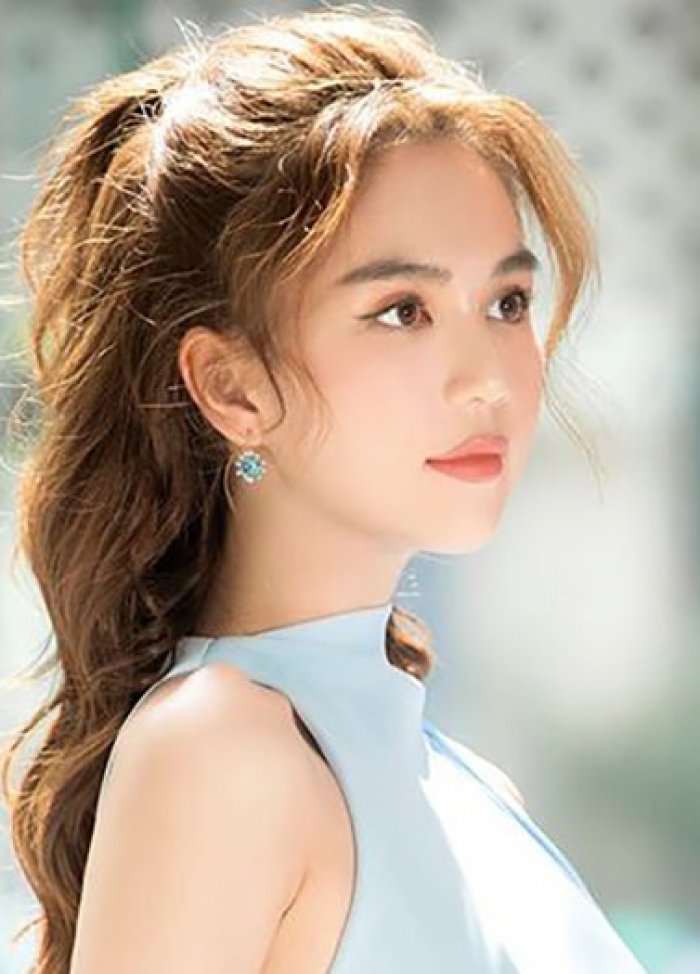 Ngọc Trinh "đập hộp" biệt thự 50 tỷ đồng được bạn trai cũ tặng