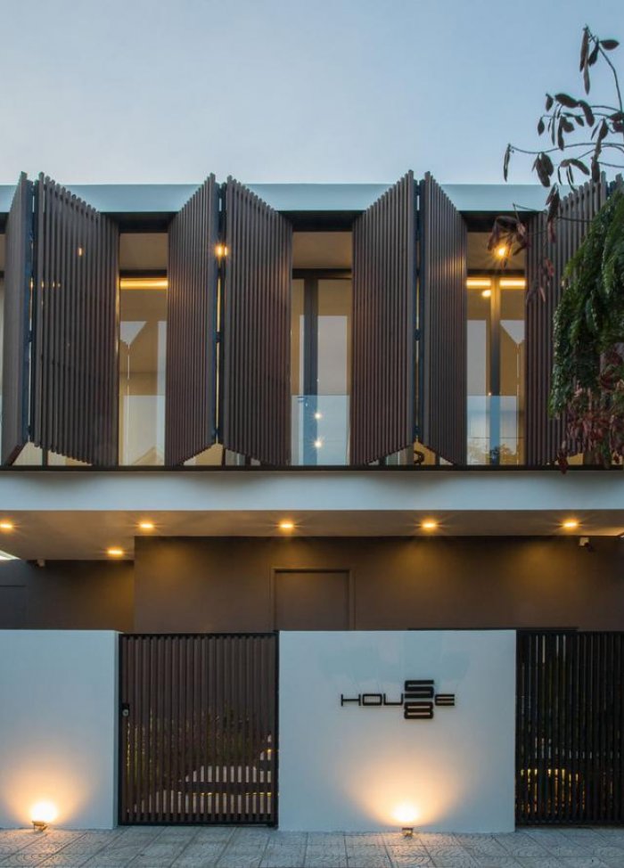 Ngôi nhà 230 m2 với phần quan trọng nhất là khu bếp và mảnh vườn nhỏ