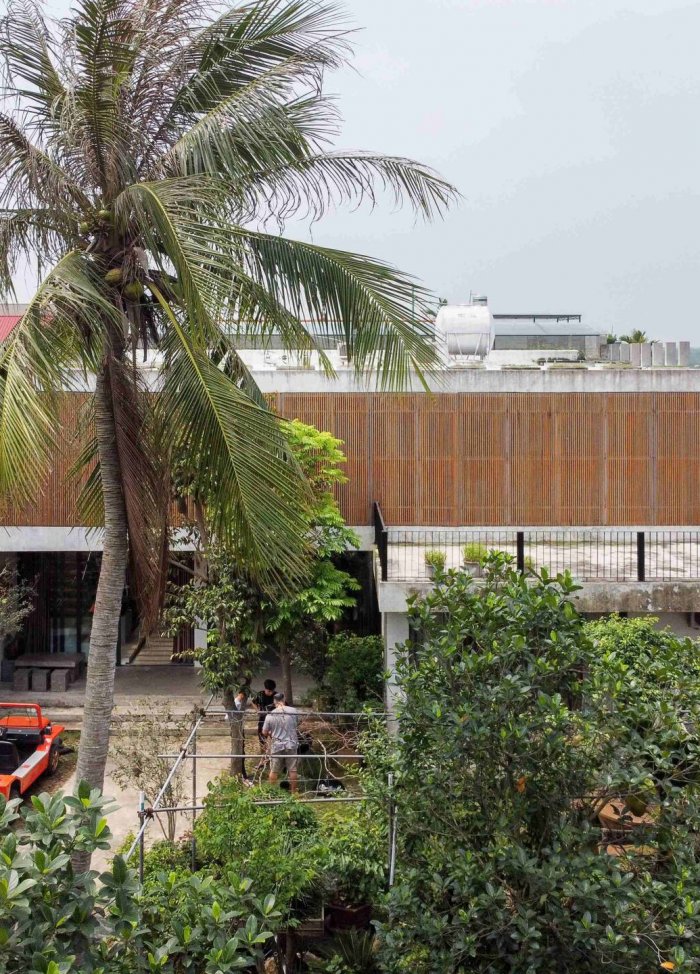 Nhà 2 tầng, rộng 180m2 của ông chủ xưởng sản xuất bê tông nội thất tại Hà Nội, hoàn thiện với 2,5 tỷ đồng
