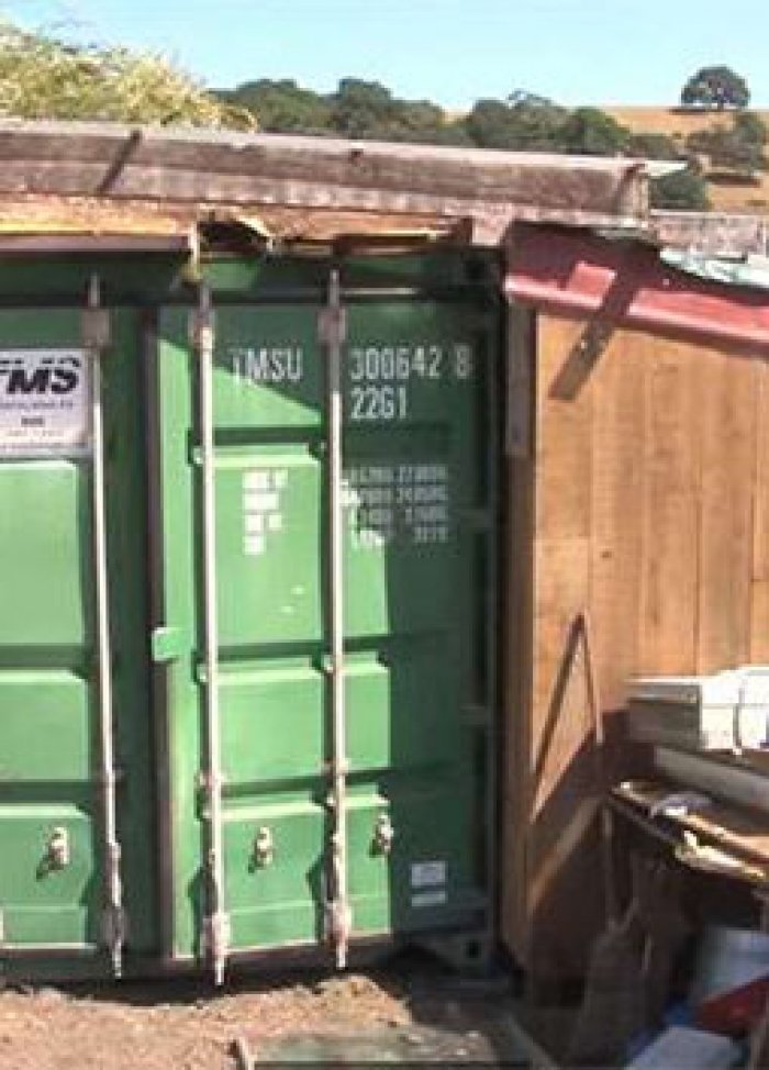  Người mẹ cải tạo container thành phòng nhỏ, tuy đơn sơ nhưng thật ngạc nhiên khi vào