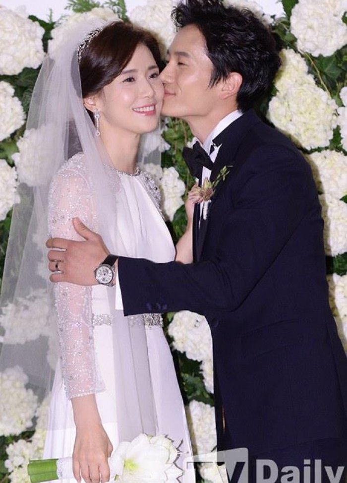 Căn hộ ngọt ngào của cặp đôi diễn viên Lee Bo Young - Jisung