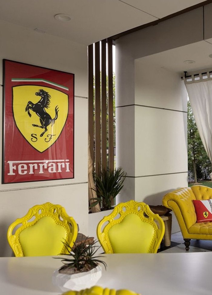 ‘Nhà Ferrari’ giá 3,96 triệu USD: Như garage siêu xe, chỉ không kèm ‘Ngựa chồm’ 