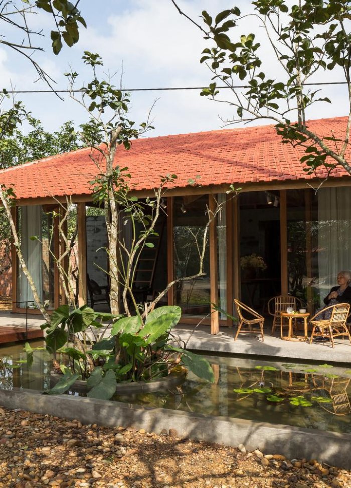 Nhà gỗ “trốn khói bụi” giữa vườn bưởi ở Huế