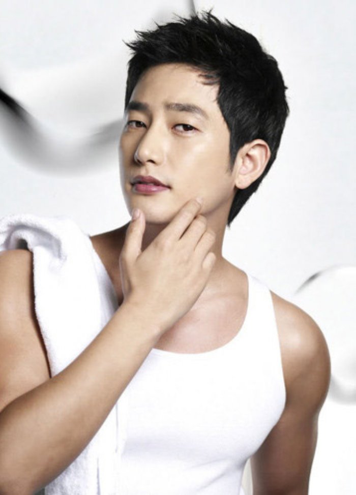 Lọt sâu nhà chàng "mỹ nam" Park Si Hoo