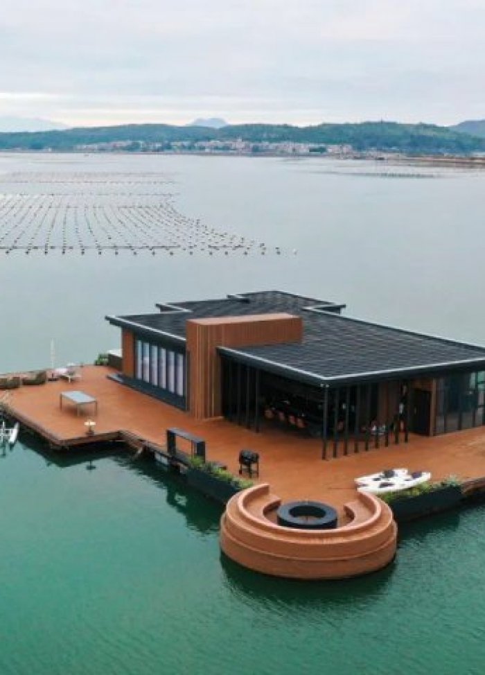 Tỉ phú trẻ chi 14 tỉ xây nhà nổi rộng 600m2 lênh đênh trên biển: Ngắm bình minh, hoàng hôn sáng tối cực chill